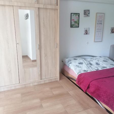 Ujkapu Sunshine Apartments Győr Esterno foto