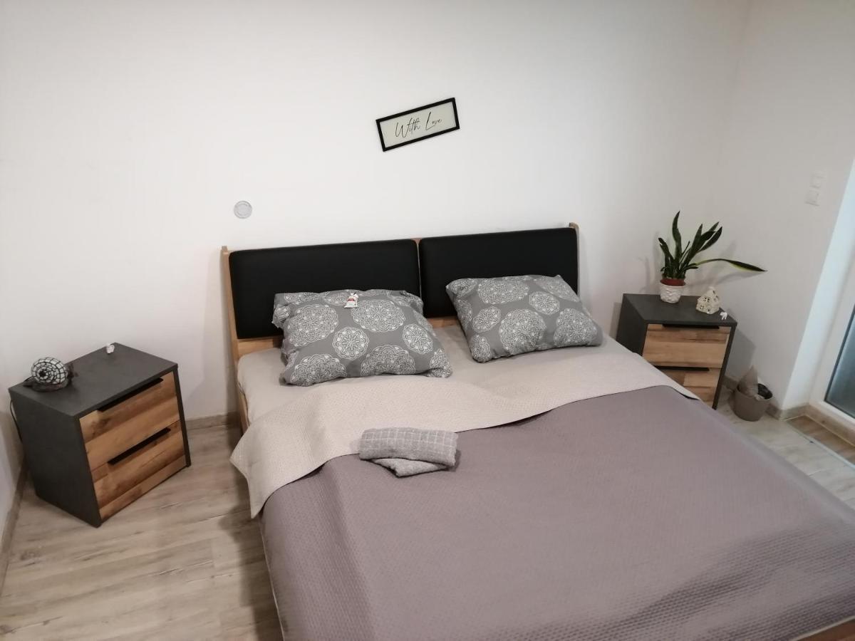 Ujkapu Sunshine Apartments Győr Esterno foto