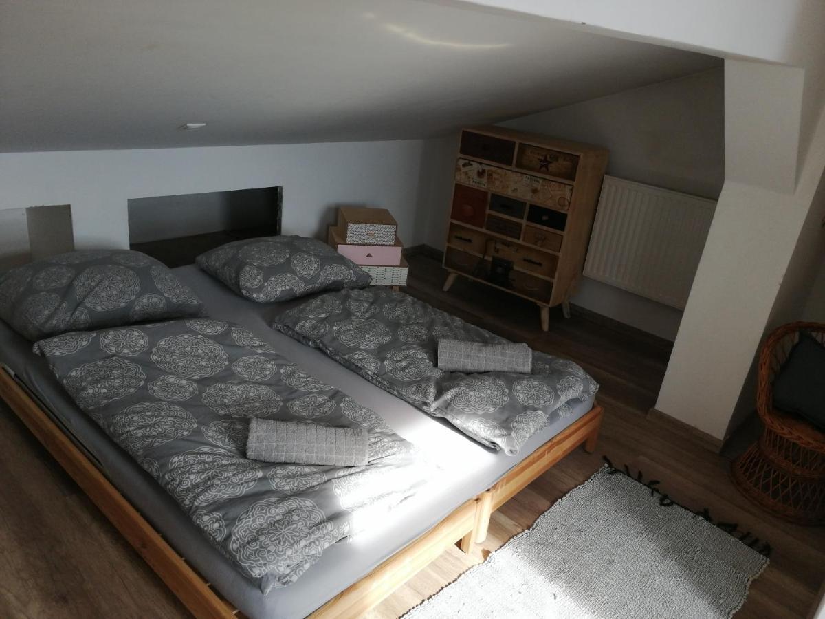 Ujkapu Sunshine Apartments Győr Esterno foto